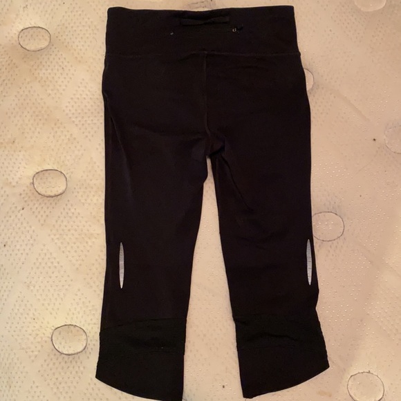 UA fly by cropped leggings size small - Picture 4 of 5